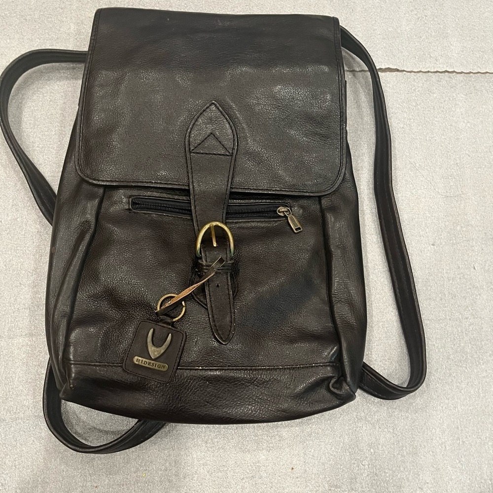 HiDesign Black Pebble Leather Medium Messenger Backpack Crossbody IPad India